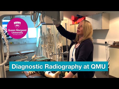 What does a diagnostic radiographer do?