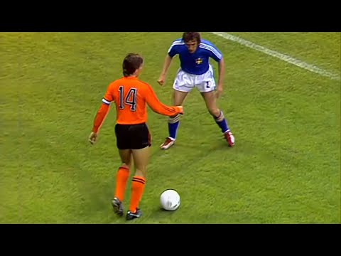 Johan Cruyff Played Football From The Future 😱