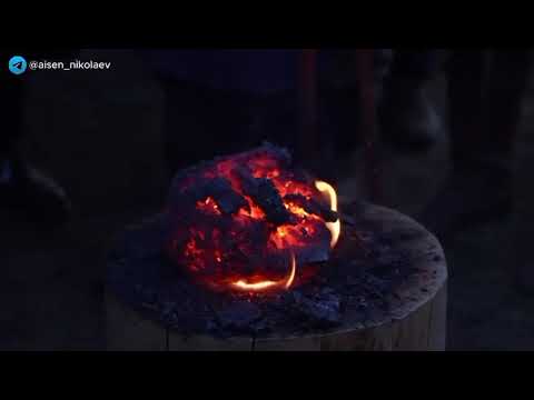 На Ысыахе Олонхо глава Якутии принял участие в плавке железа по старинной технологии