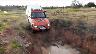 preview picture of video 'Land Rover Discovery 2 Td5 G4 Challenge offroading, mud off road  4x4'
