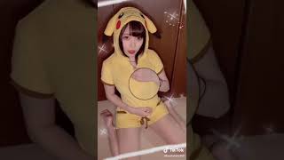 【TikTok】ジップを下げて乳見せ