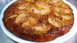 כשר לפסח עוגת פנקייק תפוחים קרמל במחבתKosher for Passover apple pancake cake cooked in a pan  (ליהי קרויץ - מטבח בקלי קלות) - התמונה מוצגת ישירות מתוך אתר האינטרנט יוטיוב. זכויות היוצרים בתמונה שייכות ליוצרה. קישור קרדיט למקור התוכן נמצא בתוך דף הסרטון
