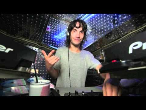 Alex Kenji VS Young MC - Bust A Wekesa (GT & John Page bootleg)