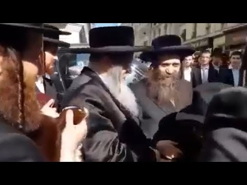 Historic France Nesiah Satmar & Pshevorsk Taamuz 5777 - Satmar Rebbe Arriving in Paris