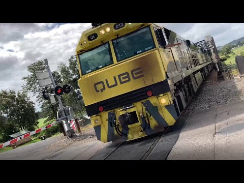 QUBE Steel train passes Paterson, Australia