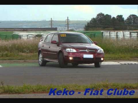 Track Day - Fiat Clube - 18/12/10 - Brasília - Astra Destracionando na Curva