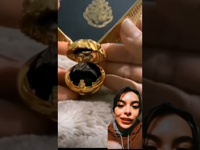 Vídeo relacionado con WOW! STUFF Misteriosa snitch dorada voladora | Parece levitar mágicamente | Regalos, coleccionables y juguetes oficiales de Harry Potter de Wizarding World, oro