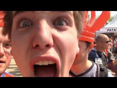 荷蘭女王節 (Trading Underwear for Rice Crispy Treats: Queens Day in Amsterdam (Thoughts from Places))