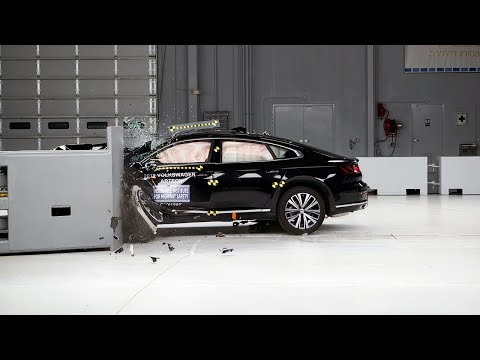 2019 Volkswagen Arteon driver-side small overlap IIHS crash test