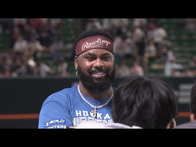 ファイターズ・レイエス選手ヒーローインタビュー 10月18日 福岡ソフトバンクホークス 対 北海道日本ハムファイターズ