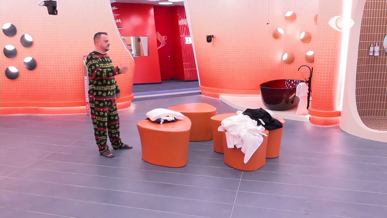 Selin the Queen/ Brikena dhe Selin shkëmbejnë batuta me njëra-tjetrën