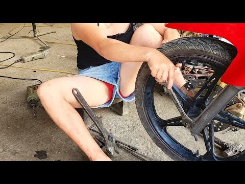 18-year-old genius girl Restoration Rusty Old Motorcycle JAWA - 1960s two stroke engine