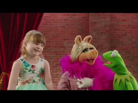 Kiss the Pig | Muppet Moments | Disney Junior