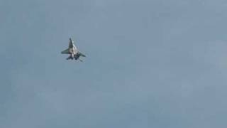 preview picture of video 'MiG 29 Piknik Lotniczy Góraszka 2009'