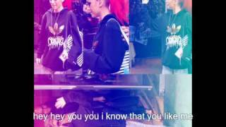 Cher Lloyd - Girlfriend (Lyrics on screen)