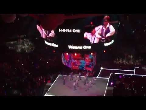 180811 Kang Daniel Show his Abs during Burn It Up @KCON LA 2018