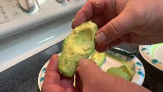 HOW TO EAT AN AVOCADO EVEN IF YOU DON