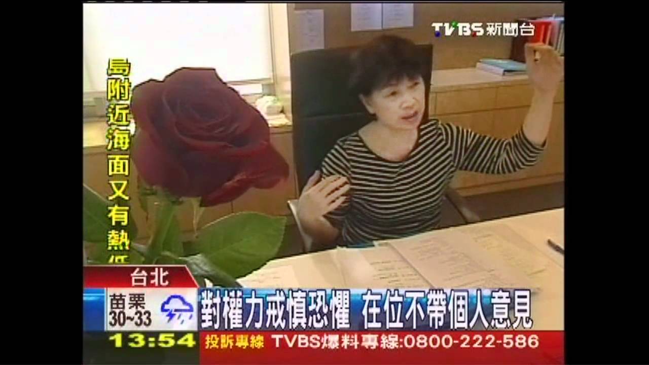 台灣第一文化部長 龍應台散步上班