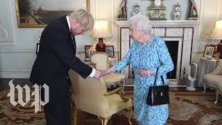 Protesters, the Queen and hecklers. Here&#39;s how Britain&#39;s transition of power unfolded.