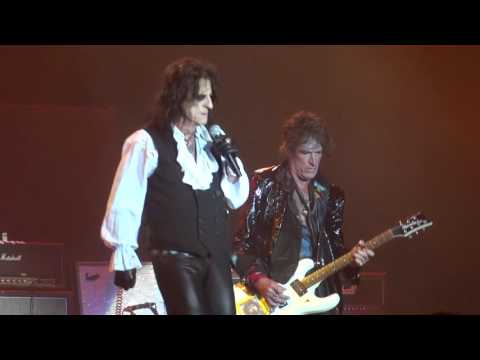 Hollywood Vampires - Manic Depression Live at Rock in Rio Lisbon 2016