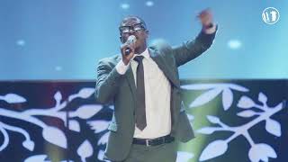 Omari Kissi Jnr Leads Intense Worship at Makers House International | Crown Him Lord | He Is Exalted