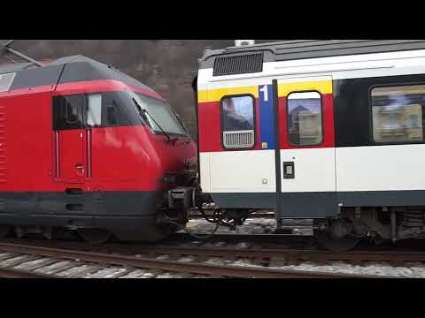 Re 460 rangiert mit EW IV Modul in Interlaken Ost