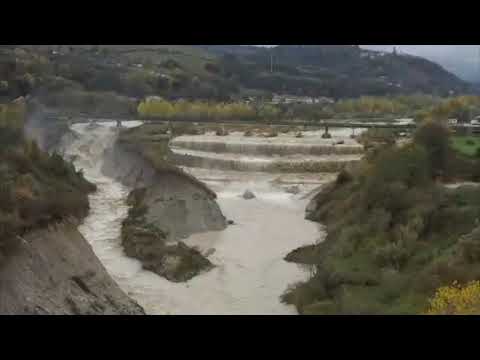 La piena del fiume Vomano all'altezza del Ponte di Castelnuovo