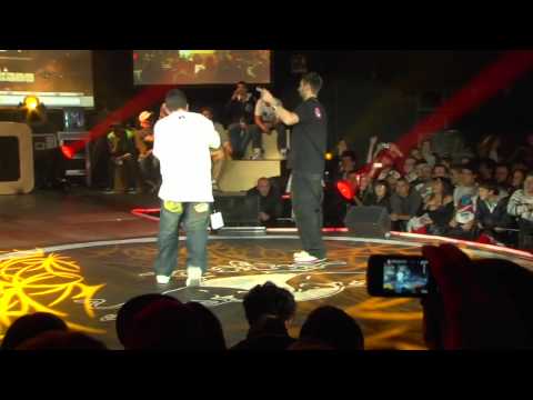 Arkano vs Rayden - Final Internacional 2009 Batalla de Gallos