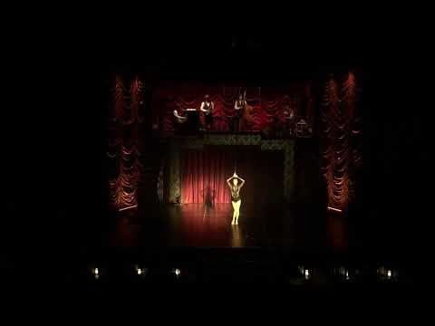 Penelope Elena hairhanging performance at Wintergarten Varieté Berlin 2020 (Show: Golden years)