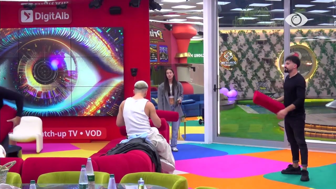 “Hajde Marku…”/ Gjesti ndërrohet me Aldon, vijon loja e tenisit të tavolinës