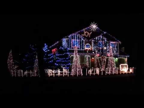 Cool house with synchronized Dubstep and Christmas lights 2013