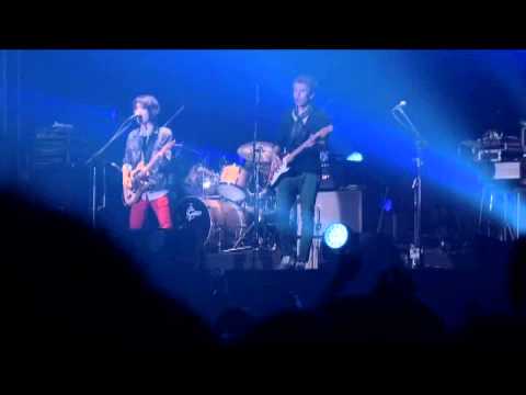 Nico Touches The Walls - Broken Youth