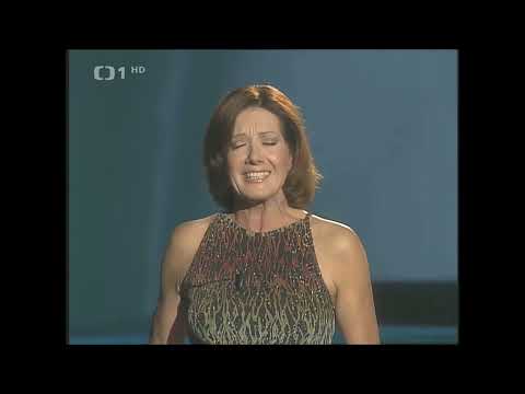 Marie Rottrová: Zřejmě letos nikde nejsou kytky - Evidently there are no flowers anywhere this year