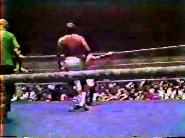 Vídeo relacionado con Classic Memphis Wrestling - Loser Leaves Town! Best of Jerry Lawler vs Bill Dundee DVD