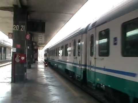 E656.033 in partenza con l' IC 501 Carducci Sestri Levante - Napoli Centrale