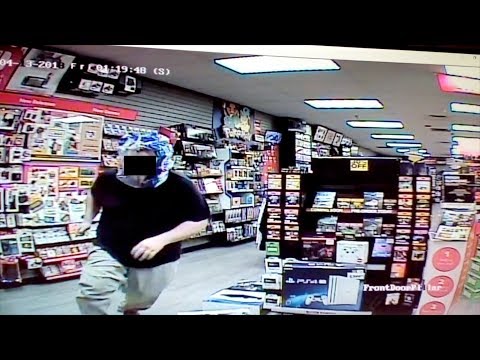 Mannen stjeler i en butikk. Politiet ler av forkledningen