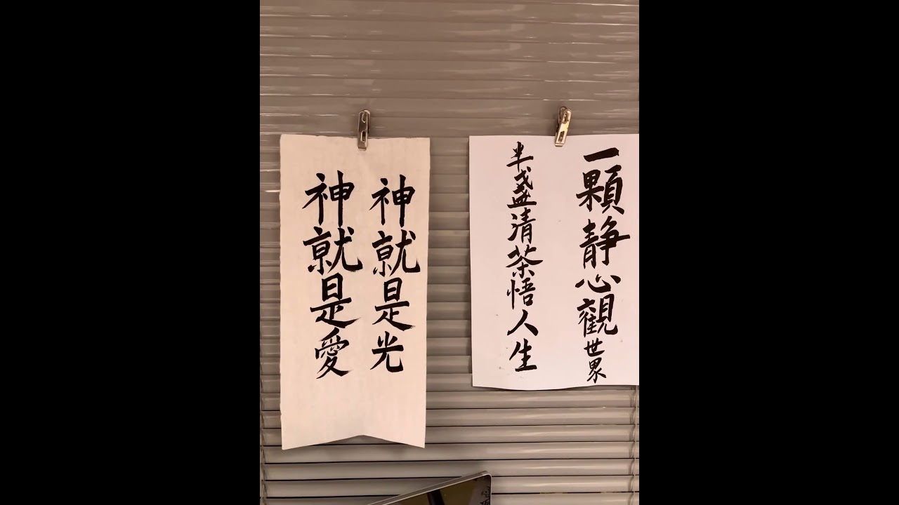 Creative Wall Art: Signs That Tell a Story #WallArt #CreativeSigns #InteriorDesign