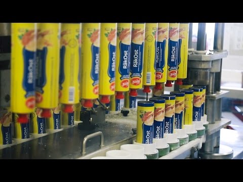 Så gör man mjukost - besök i Kavlis fabrik