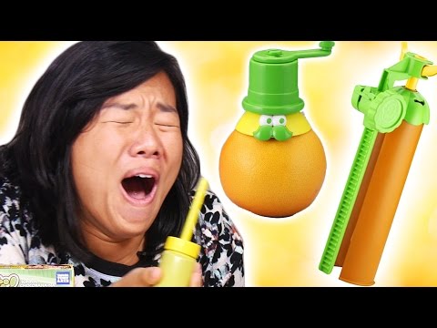 アメリカ人が珍しい日本食の発明に挑戦 (Americans Try Unusual Japanese Food Inventions)