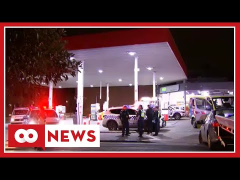 Five men arrested after pair assaulted, threatened with knives in inner Melbourne