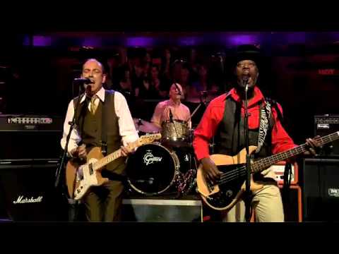 E=MC2 JIMMY FALLON 03 08 2011RIPEADO POR MI CON VMRECORDER