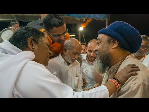 Moojibaba visits Amritanandamayi (Amma)