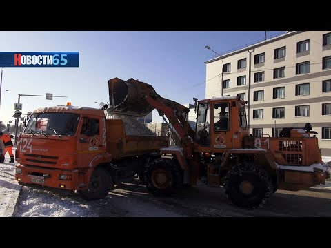 Каша под ногами и гололед. Ликвидация последствий в Южно-Сахалинске идет медленными темпами