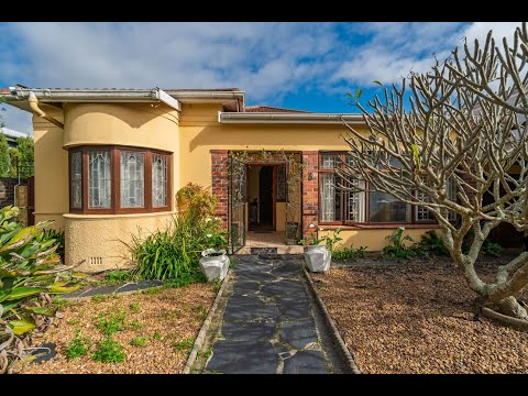 4 Bedroom House For Sale in Harfield Village, Cape Town
