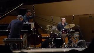 Brad Mehldau Trío - Wolfgang's Waltz (Live)