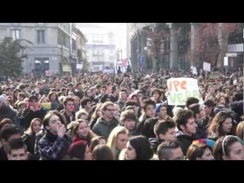 La protesta degli studenti invade Busto Arsizio