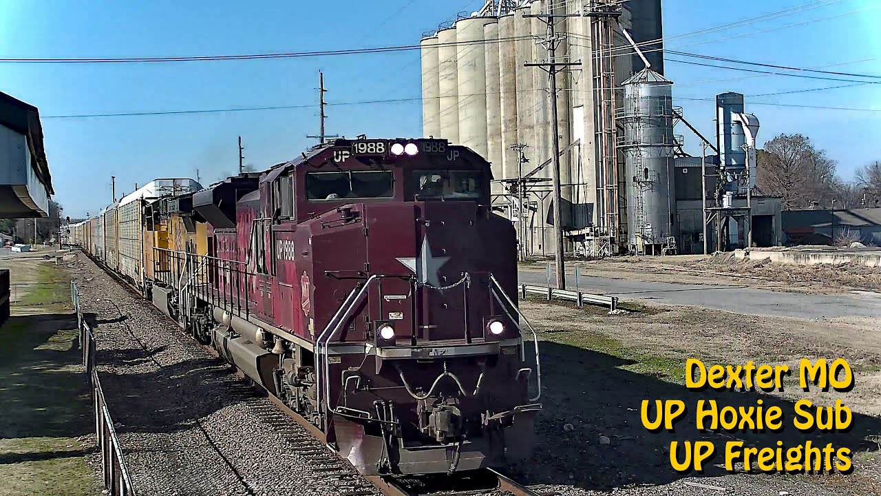 Live webcam view of Dexter Railroad Live Cam