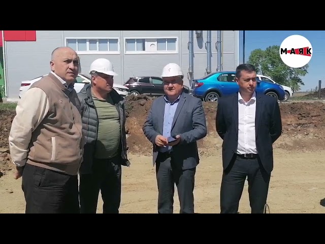 Азнакай муниципаль районы башлыгы Марсель Шәйдуллин футбол манежы төзелеше белән танышты