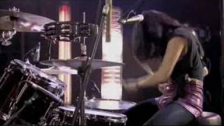 The Big Pink - &quot;Too Young To Love&quot; Live on French TV