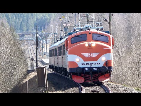 Tåg i Sandhem och Bankeryd, utmed Jönköpingsbanan